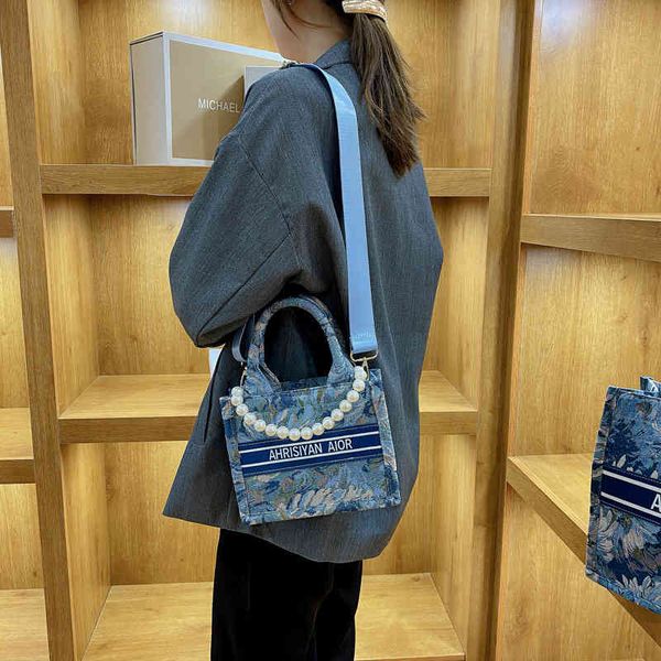 pearl chain hand monet garden oil painting tote women new fashion large capacity small square bag
pearl chain hand monet garden oil painting tote women new fashion large capacity small square bag