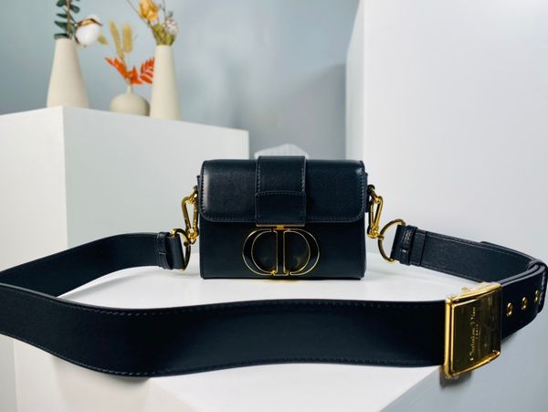 dior black single handle shoulder bag, designed by designers, large capacity, mommy chooses the fashion that is not easy to deform, and the
dior black single handle shoulder bag, designed by designers, large capacity, mommy chooses the fashion that is not easy to deform, and the