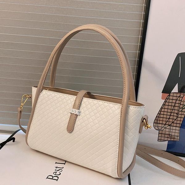 evening bags weave large capacity shoulder bag women travel leather pu female luxury handbags designer
evening bags weave large capacity shoulder bag women travel leather pu female luxury handbags designer