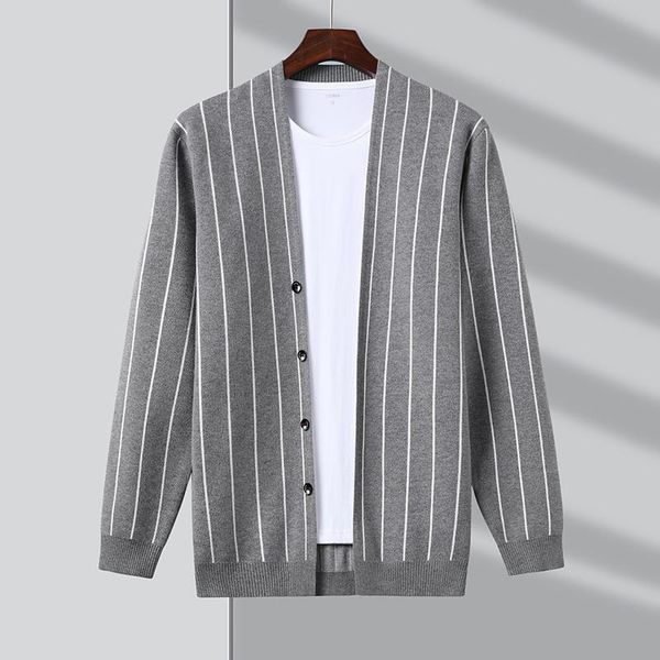 men's sweaters grade winter autum brand fashion designer striped knit mens cardigan sweater casual coats jacket clothes 2021, White;black
men's sweaters grade winter autum brand fashion designer striped knit mens cardigan sweater casual coats jacket clothes 2021, White;black