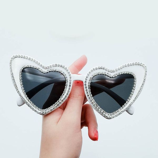 heart shaped sunglasses 2021 fashion diamond shades sunnies shape retro costume plastic frame glasses es92066, White;black
heart shaped sunglasses 2021 fashion diamond shades sunnies shape retro costume plastic frame glasses es92066, White;black