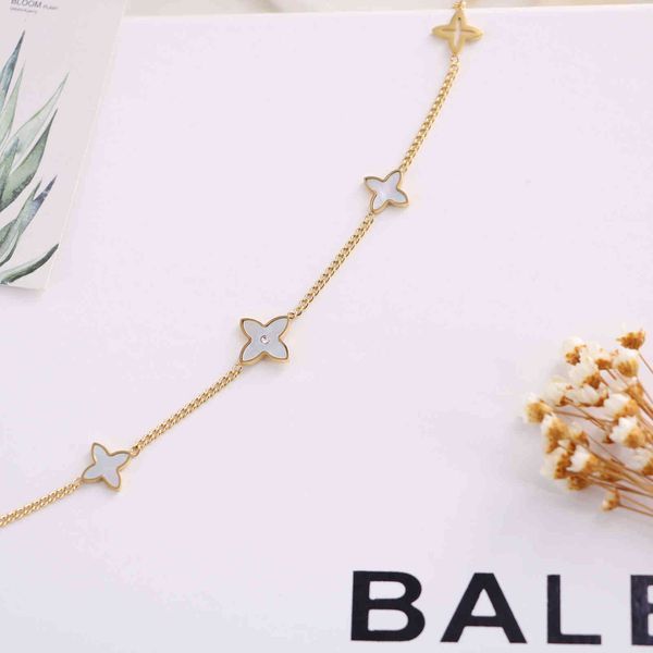 2021 new jewelry decorated titanium steel white fritillaria diamond flower five flower necklace temperament french elegant hollow clavicle c, Silver
2021 new jewelry decorated titanium steel white fritillaria diamond flower five flower necklace temperament french elegant hollow clavicle c, Silver