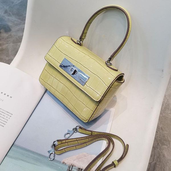 evening bags famous 2021 fashion ladies high-quality rhombic pattern handbag all-match messenger shoulder bag sac luxe femme
evening bags famous 2021 fashion ladies high-quality rhombic pattern handbag all-match messenger shoulder bag sac luxe femme