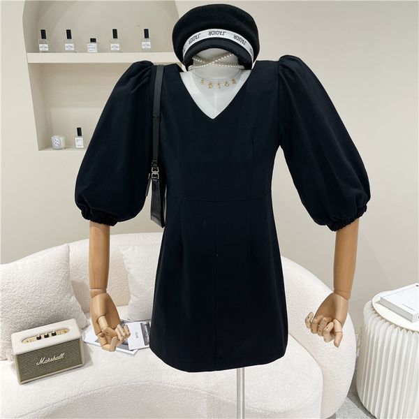 dress spring summer 2021 niche design flashlight manga temperament with low-cut v shirt, Black;gray
dress spring summer 2021 niche design flashlight manga temperament with low-cut v shirt, Black;gray