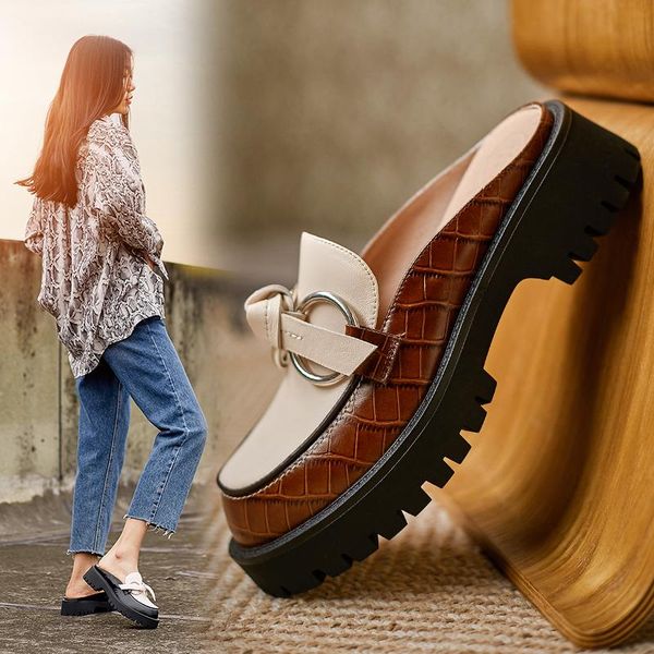 women summer slippers plus size 22-26cm embossed cowhide + sheepskin modern outdoor thick bottom basic shoes metal ring, Black 
women summer slippers plus size 22-26cm embossed cowhide + sheepskin modern outdoor thick bottom basic shoes metal ring, Black