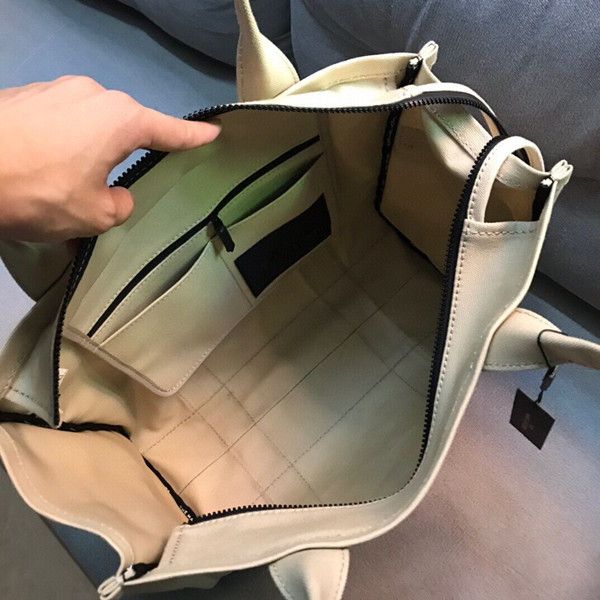 women luxurys designers bags 2021 letter canvas totes womens shoulder bag large capacity handbag
women luxurys designers bags 2021 letter canvas totes womens shoulder bag large capacity handbag