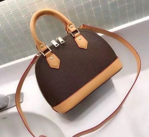 luxury designer ladies fashion handbag messenger bag women shoulder check pattern classic shell letters retro leather belt box
luxury designer ladies fashion handbag messenger bag women shoulder check pattern classic shell letters retro leather belt box