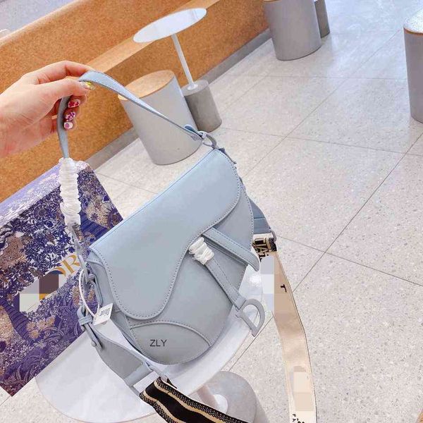 retro saddle bag 2021 new women's straddle versatile super fire letter shoulder strap portable fashion net red bag women's bag zly
retro saddle bag 2021 new women's straddle versatile super fire letter shoulder strap portable fashion net red bag women's bag zly