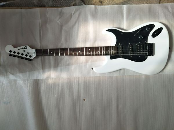 custom shop white san dimas st electric guitar alder body, slanted pickups ssh, black hardware, tremolo bridge
custom shop white san dimas st electric guitar alder body, slanted pickups ssh, black hardware, tremolo bridge