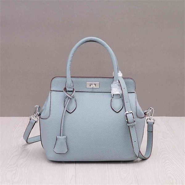 women luxurys designers bags 2021 head leather box hand style messenger korean fashion versatile designer handbag handbags totes crossbody b
women luxurys designers bags 2021 head leather box hand style messenger korean fashion versatile designer handbag handbags totes crossbody b