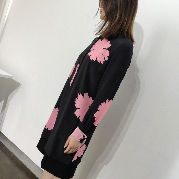 women's blouses & shirts women shirt 2021 black silk collarless long sleeved pink large floral print medium length loose mulberry blous, White
women's blouses & shirts women shirt 2021 black silk collarless long sleeved pink large floral print medium length loose mulberry blous, White