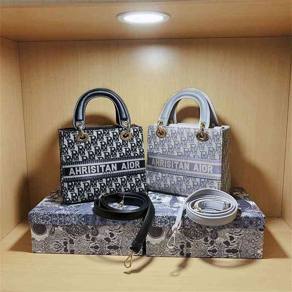 advanced sense of foreign style portable bag women's fashion princess 711 60% off wholesale sales
advanced sense of foreign style portable bag women's fashion princess 711 60% off wholesale sales