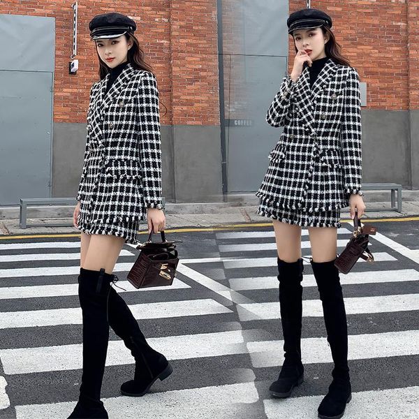 fashion women's suit 2021 autumn and winter two-piece tweed black white jacket shorts small fragrance two piece pants
fashion women's suit 2021 autumn and winter two-piece tweed black white jacket shorts small fragrance two piece pants