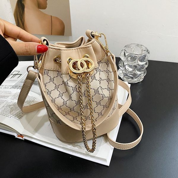 design bag bag female 2021 pull-out single shoulder messenger portable zipper single bucket
design bag bag female 2021 pull-out single shoulder messenger portable zipper single bucket