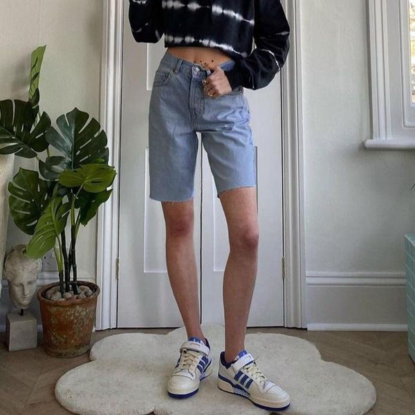 women's jeans b-toto american retro light blue high waist denim shorts trendy ins five-point pants were thin 2021 fashion
women's jeans b-toto american retro light blue high waist denim shorts trendy ins five-point pants were thin 2021 fashion