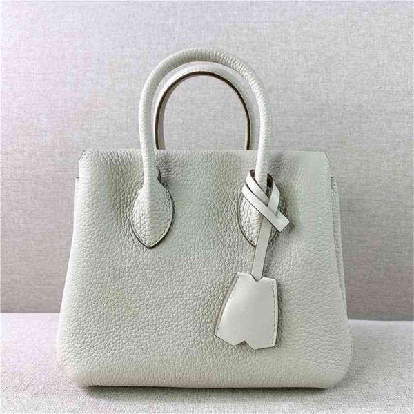 women luxurys designers bags 2021 leather macarone contrast mila spring and summer designer handbag handbags totes crossbody bag
women luxurys designers bags 2021 leather macarone contrast mila spring and summer designer handbag handbags totes crossbody bag