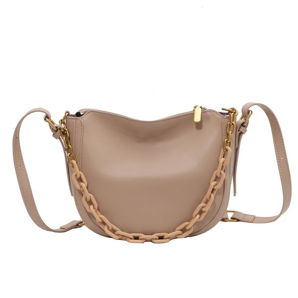 chain handbag 2021 new solid color fashion european and american trend young female star net celebrity casual underarm shoulder messenger ba, Black;red 
chain handbag 2021 new solid color fashion european and american trend young female star net celebrity casual underarm shoulder messenger ba, Black;red