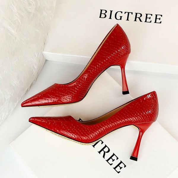 dress shoes 2021 fashion nightclub slimming snake shine patent leather shallow pointed heels wedding, Black 
dress shoes 2021 fashion nightclub slimming snake shine patent leather shallow pointed heels wedding, Black