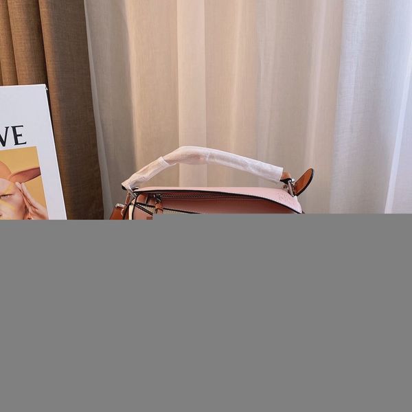 2021 new stitching leather fashion geometric women's cross carry leisure one shoulder large pillow bag crossbody bag ysj
2021 new stitching leather fashion geometric women's cross carry leisure one shoulder large pillow bag crossbody bag ysj
