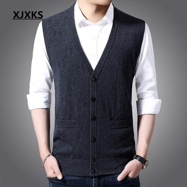 men's vests xjxks fashion v-neck men vest cardigan 2021 autumn winter cashmere knitted sleeveless sweater, Black;white
men's vests xjxks fashion v-neck men vest cardigan 2021 autumn winter cashmere knitted sleeveless sweater, Black;white