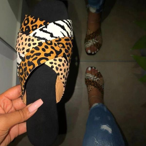 slippers nouc leopard double layer cross autumn /winter home wild fashion women sandals female flat with flip flop 2021, Black
slippers nouc leopard double layer cross autumn /winter home wild fashion women sandals female flat with flip flop 2021, Black