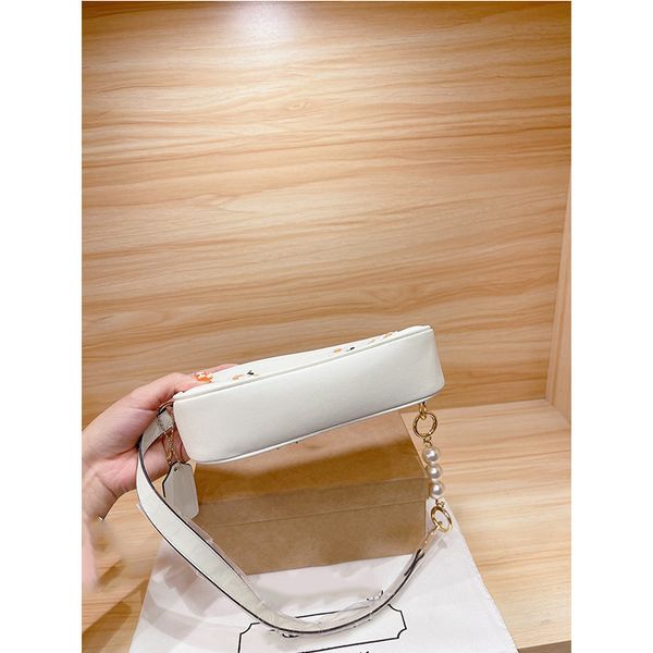luxury handbags hand kuojia mahjong version new embroidery daisy pearl chain women's armpit bag zshk mels, Red;black 
luxury handbags hand kuojia mahjong version new embroidery daisy pearl chain women's armpit bag zshk mels, Red;black