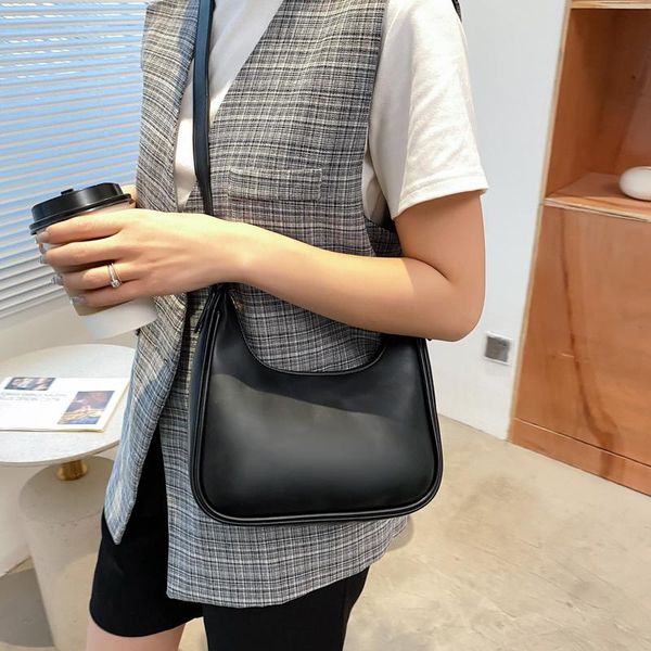 cross body half moon design small pu leather crossbody bags for women 2021 summer simple shoulder purses lady luxury travel handbags
cross body half moon design small pu leather crossbody bags for women 2021 summer simple shoulder purses lady luxury travel handbags