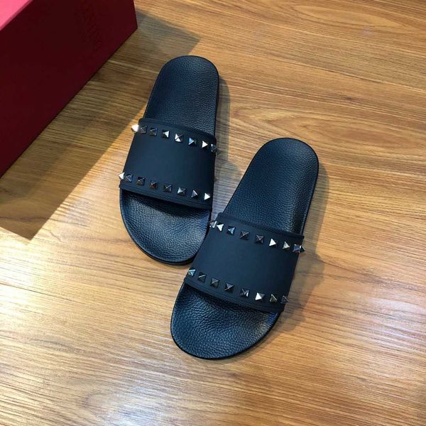2021 men new sandals summer trend rivet leather antiskid wear resistant slippers zlh, Black
2021 men new sandals summer trend rivet leather antiskid wear resistant slippers zlh, Black