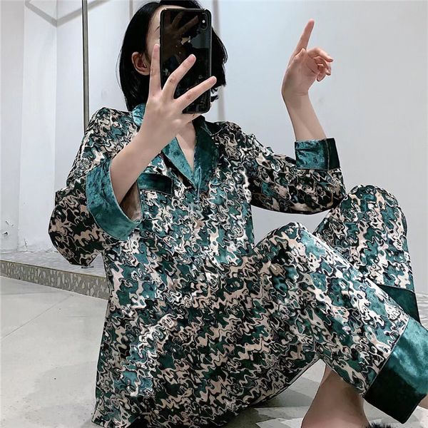 autumn winter thick warm sleepwear full letter jacquard velvet pajama women long sleeve sleepwears home wear, Black;red
autumn winter thick warm sleepwear full letter jacquard velvet pajama women long sleeve sleepwears home wear, Black;red