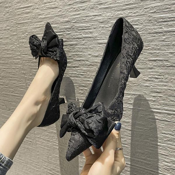 dress shoes black fine with 6 cm2021 vocational high heels pointed in the spring and autumn period single woman
dress shoes black fine with 6 cm2021 vocational high heels pointed in the spring and autumn period single woman