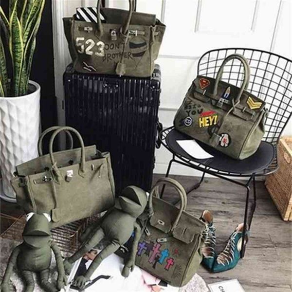 fan weiqi's same fashion military canvas hand-held personal graffiti medal big bag, and prank bag
fan weiqi's same fashion military canvas hand-held personal graffiti medal big bag, and prank bag