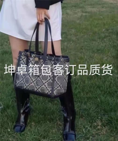sole by designer new simple hand-held one shoulder tote bag for women commuting shopping large quality goods available purse
sole by designer new simple hand-held one shoulder tote bag for women commuting shopping large quality goods available purse