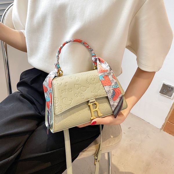 women handle hand bag luxury brand printing shoulder bag ladies flap design tote bags for women crossbody pack
women handle hand bag luxury brand printing shoulder bag ladies flap design tote bags for women crossbody pack