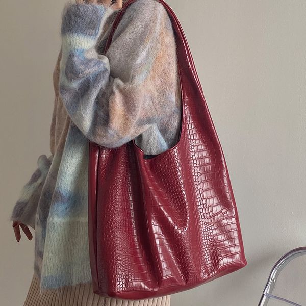 large capacity ladies daily casual tote fashion pu leather women shoulder bags simple crocodile pattern female shopping handbag
large capacity ladies daily casual tote fashion pu leather women shoulder bags simple crocodile pattern female shopping handbag