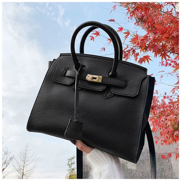 2021 leisure fashion women's large capacity hand single shoulder messenger bag ins net red women's bag luxuryss designerss yw
2021 leisure fashion women's large capacity hand single shoulder messenger bag ins net red women's bag luxuryss designerss yw