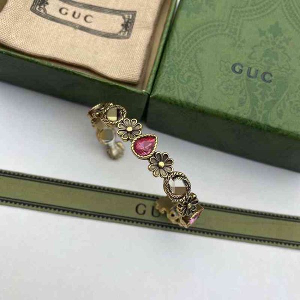 2023 designer new family gujia letter double rose pink crystal diamond open net red same versatile bracelet, Black
2023 designer new family gujia letter double rose pink crystal diamond open net red same versatile bracelet, Black