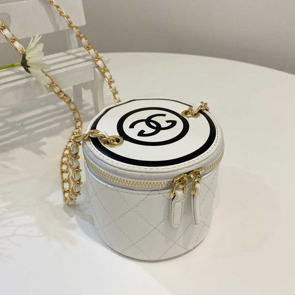net red um bag small fragrance lingge chain round box cosmetic women's oblique cross trendy
net red um bag small fragrance lingge chain round box cosmetic women's oblique cross trendy