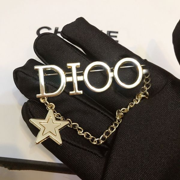 Dijia d family Brooch letter jewelry star same star chain five pointed star badge new suit, Gray
Dijia d family Brooch letter jewelry star same star chain five pointed star badge new suit, Gray
