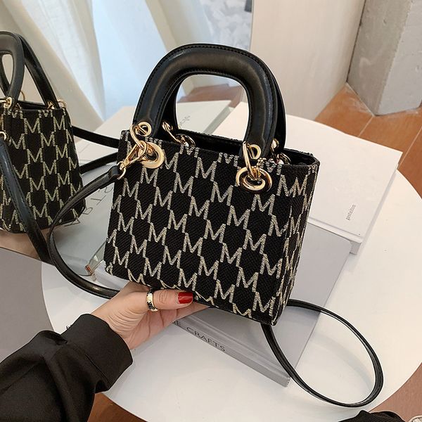 messenger bags messenger bags2021 women's small fashion versatile ins one shoulder slanting net red portable princess bag
messenger bags messenger bags2021 women's small fashion versatile ins one shoulder slanting net red portable princess bag