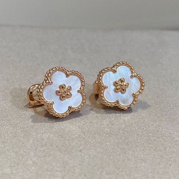 white shell flower earrings 925 sterling silver five flower plated 18k plum blossom earrings, Golden
white shell flower earrings 925 sterling silver five flower plated 18k plum blossom earrings, Golden
