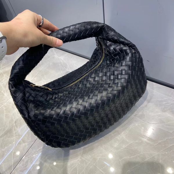 new genuine leather hand-woven women's hobos bag fashion brand designer zipper handbags leather shoulder dumplings bags clutch
new genuine leather hand-woven women's hobos bag fashion brand designer zipper handbags leather shoulder dumplings bags clutch