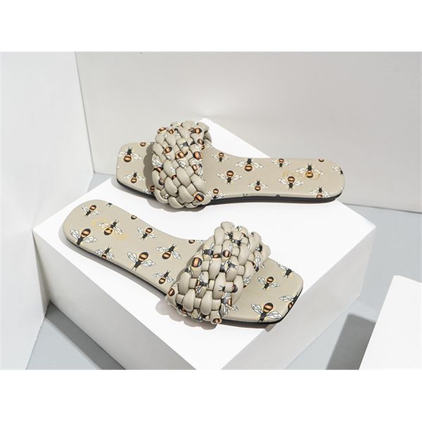 sandals summer lady's chink little bee printed flip-flop flat flat-flop hand woven square toe flat-bottom woman beach shoes anti-slip 3, Black
sandals summer lady's chink little bee printed flip-flop flat flat-flop hand woven square toe flat-bottom woman beach shoes anti-slip 3, Black