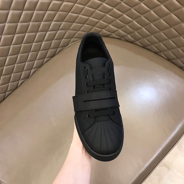 2021ss luxury designer men sneakers fashion black genuine leather platform shoes flat casual party wedding shoes with box
2021ss luxury designer men sneakers fashion black genuine leather platform shoes flat casual party wedding shoes with box