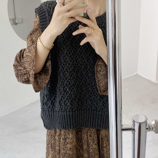 solid color hollow knitted vest women's autumn winter korean loose sleeveless sweater 6672 210607, White;black
solid color hollow knitted vest women's autumn winter korean loose sleeveless sweater 6672 210607, White;black