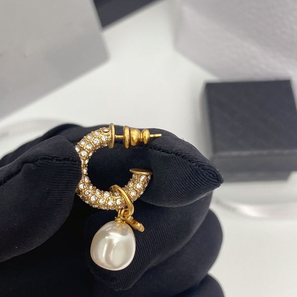 luxury jewelry family's new pearl earrings with diamonds, Golden
luxury jewelry family's new pearl earrings with diamonds, Golden