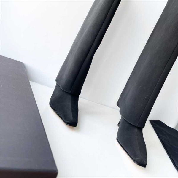 boots autumn and winter selling straight length two cow velvet material women's size 35-39, Black
boots autumn and winter selling straight length two cow velvet material women's size 35-39, Black