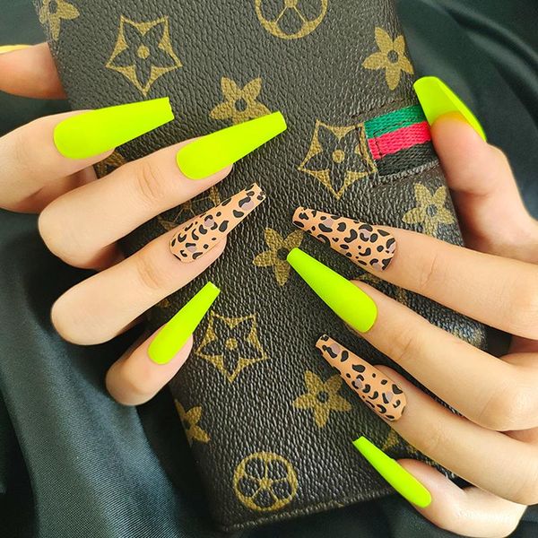 24pcs/box full cover matte fluorescent yellow leopard print ballet coffin nails false, Red;gold
24pcs/box full cover matte fluorescent yellow leopard print ballet coffin nails false, Red;gold