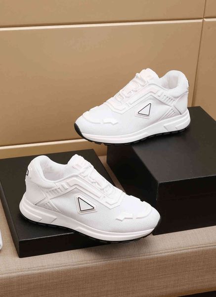 running shoes winter men white casual sports comfortable jogging mountaineering increased softness 1115 
running shoes winter men white casual sports comfortable jogging mountaineering increased softness 1115