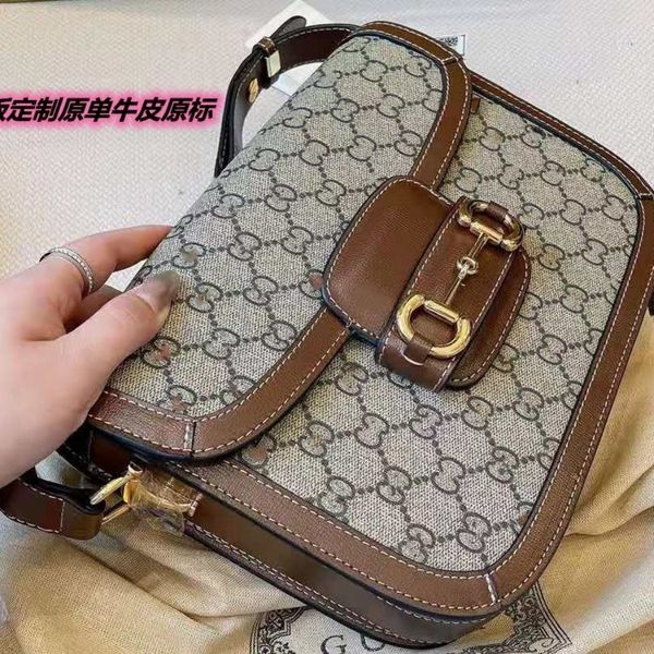outlet leather high version head ni same horse clasp 1955, one shoulder slant across women's bag, retro saddle luxuryss designerss yw
outlet leather high version head ni same horse clasp 1955, one shoulder slant across women's bag, retro saddle luxuryss designerss yw