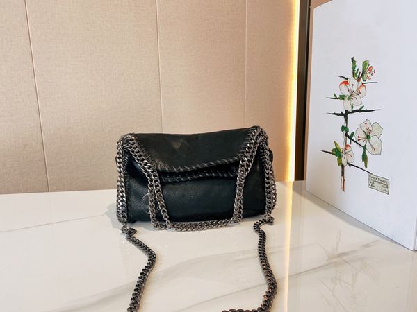 women shoulder bags 2021 autumn new fashion crossbody bag high-quality solid shaggy deer high-capacity handbags chain rim size:27*24cm
women shoulder bags 2021 autumn new fashion crossbody bag high-quality solid shaggy deer high-capacity handbags chain rim size:27*24cm